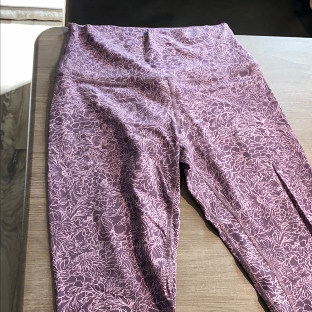 CLEANING CLOSET OUT! Lululemon align leggings
